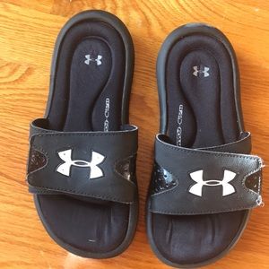 Under Armour soccer slides, gently used